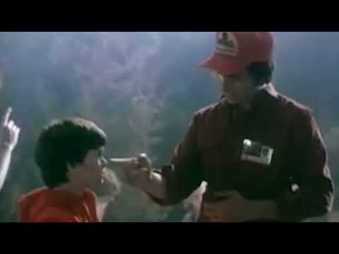 Steven Spielberg directs Henry Thomas on E.T.