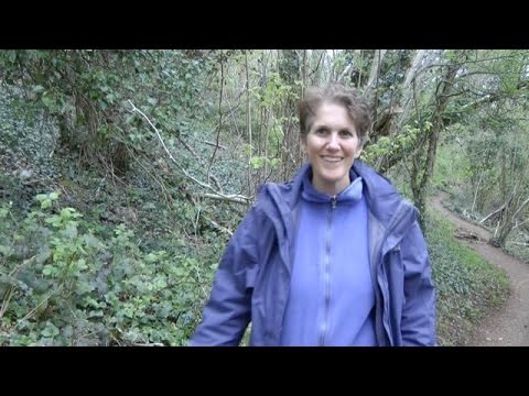 Wild Garlic Foraging & Delicious Raw Pesto Recipe (with pumpkin seeds)