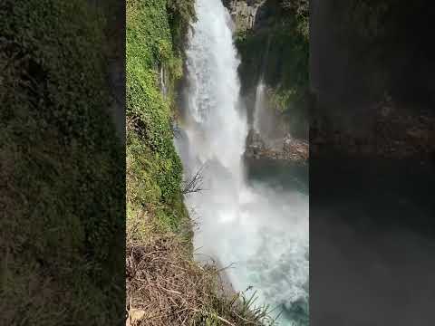 日照香炉生紫烟，遥看瀑布挂前川。     飞流直下三千尺，疑是银河落九天。        ——音止の滝——  有感而发！                  引用李白的诗《望庐山瀑布》