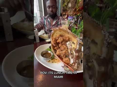 Best Crispy Red Snapper in Miami🤯 #foodlover #foodblogger #redsnapper #seafood #miamifood #delish