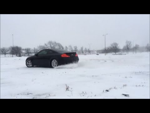 Infiniti G35 Coupe Drifting in Snow