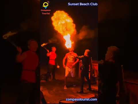 "Sunset Beach Club - 这里拥有美丽的海滩、理想的休闲空间以及难忘的日落时刻。欢迎来到这个海滨度假天堂！"