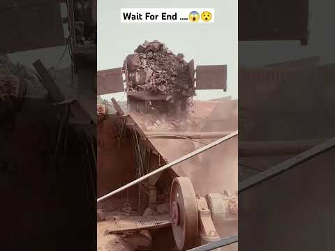 Katarnak he ye machine...😱🥵😯.!!#shorts #shortvideo #construction #stonecrush #automobile