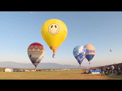 2017 Saga International Balloon Fiesta  20171103 AM Task8 Flyin