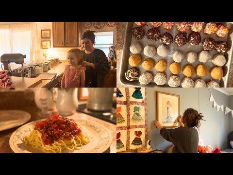 Kids Room Decorating, Christmas Cookies, Spaghetti Supper | Vlogmas Day 11