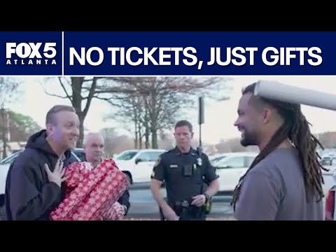 HOLIDAY STOP: Georgia police surprise drivers with Christmas gifts | FOX 5 News