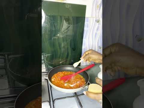 Watch as I fried the Titus fish and I made d fish stew garnished with some spinach leaves.#cooking.