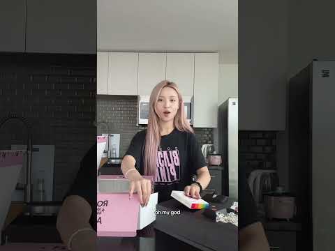 Unboxing Rosé's APT PR box