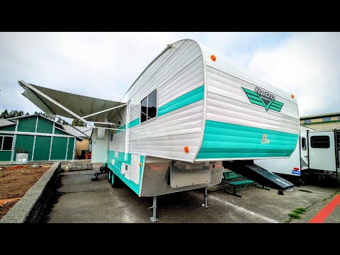 One of the Cutest Fifth Wheels Ever! | Riverside Retro 526RL