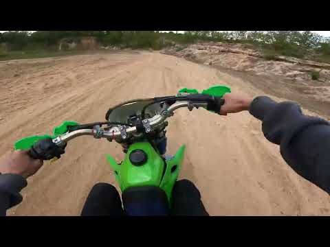 KAWASAKI KLX 250D FULL SEND