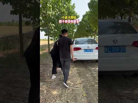 小叔子远嫁外地10年，就因为母亲生病转了1万，他老婆骂他吃里扒外，岳父岳母处处刁难他，女方亲戚还经常冷嘲热讽嘲笑他，我得知这一情况，连夜开车1000多公里接小叔子回家，这样的家不待也罢，不知道我做得对