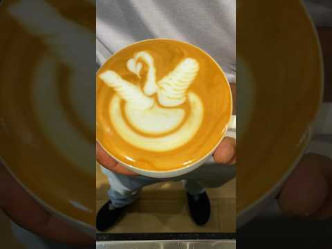 Swan latte art 🦢🌹🍃 #shorts