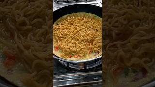 Noodles omelette Recipe 😋/easy Recipe #trending#shortsfeed#shortsviral#recipe#eggomellete#shorts