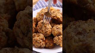 4-Ingredient Bisquick Sausage Balls - easy appetizer! #appetizer #appetizerrecipes #cheese