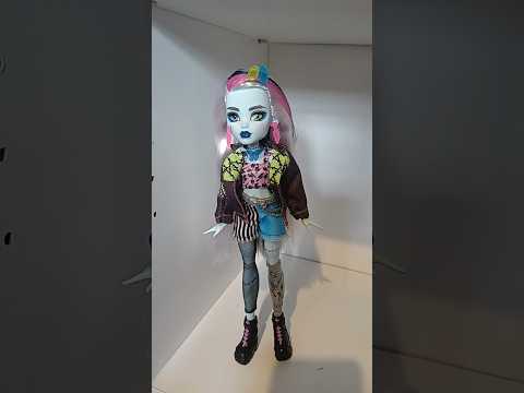 As the doll collection grows my bank account shrinks#monsterhigh#dolls