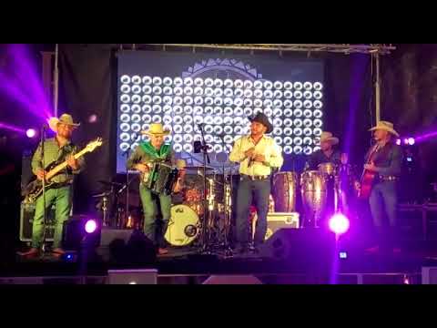 Los Grandes Del Norte ft Grupo Secretto 20 Novias (En Vivo)