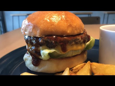 肉厚肉汁したたるハンバーガー