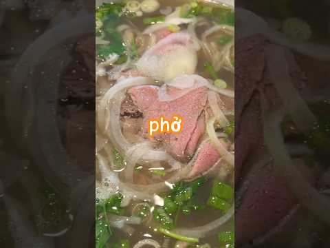 What do you put in a bowl of phở?