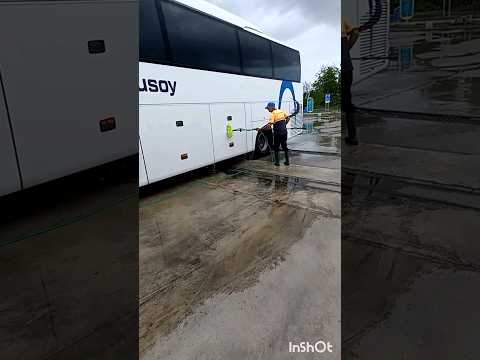 Turkey's transporters love to clean thier buses #travel #turkey #bus #samsun #bus #road