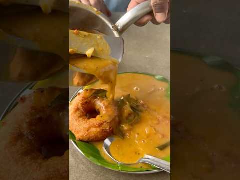 Piping hot idly and sambar from the Famous Ratna cafe, Chennai #idlysambar #viralvideo