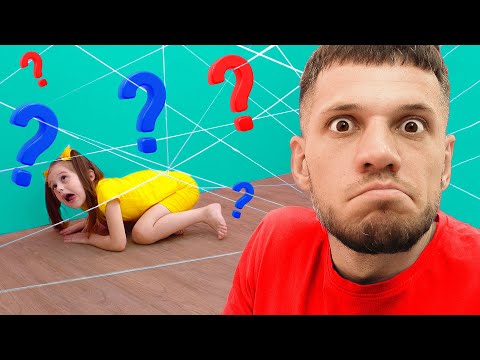 Eva and Box Fort Maze Challenge with Dad