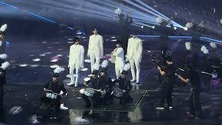 TOMORROW X TOGETHER - Forty One Winks & Over The Moon (Holiday Ver.) fancam SBSGAYODAEJEON 12-25-34