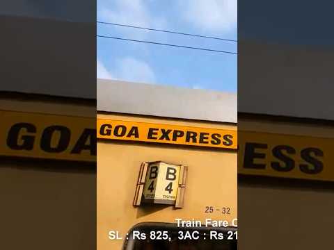 12780/Goa Express entering Hazrat Nizamuddin Railway Station #indianrailways #shorts