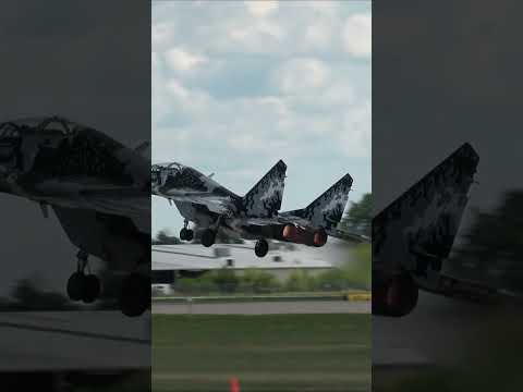 MiG-29 Fulcrum Departure - EAA AirVenture Oshkosh 2023