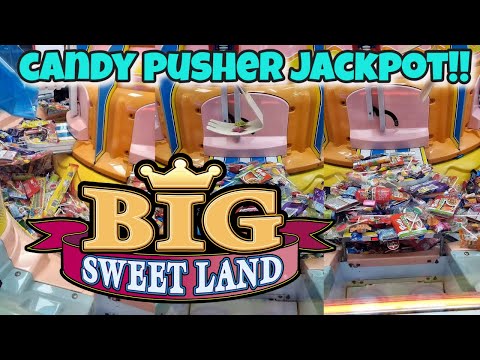 OMG WHAT IS THAT?!?! Weirdest Candy Pusher Jackpot PRIZE