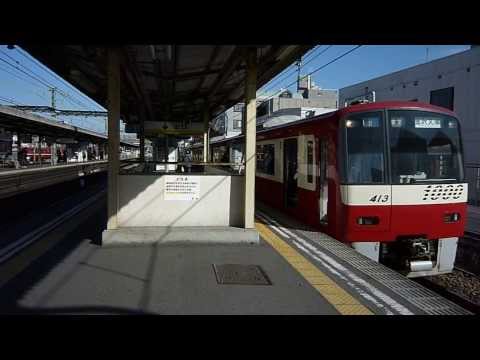 神奈川新町駅での待避風景（下り）