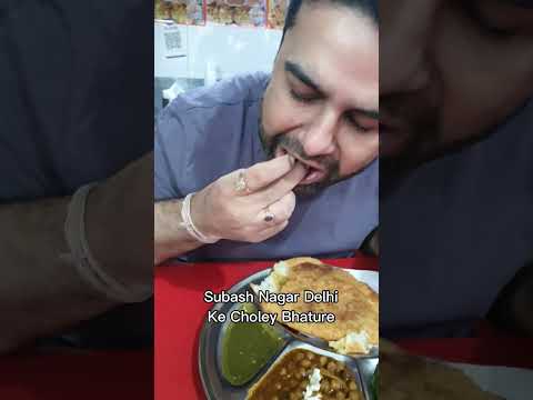 Trying Choley Bhature at Delhi Subash Nagar #foodies #delhifoodies #delhi #mamtasachdeva #delhivlog