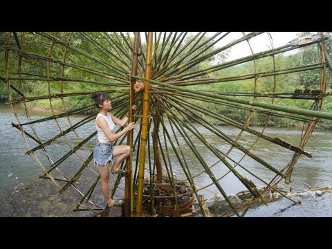 100 Days Build a system to take water from the stream to the house - Build water wheel, Farm life