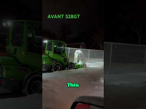 BRAND New AVANT 528GT Blowing SIDEWALKS For The FIRST Time! #avant #snowplowing #avanttecno