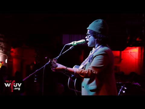 Amythyst Kiah - "Gods Under The Mountain" (Live at The Bitter End)