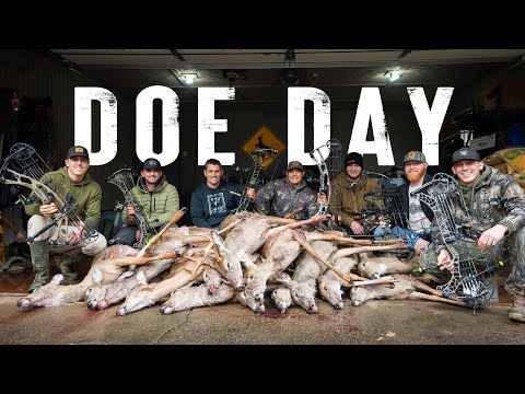 30+ DEER with a BOW!! Urban Doe Management (Lee Tags Bonus BUCK!!)