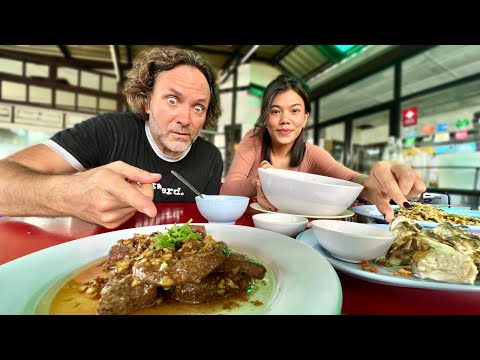 local lunch with a local girl in Bangkok, Thailand