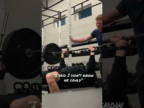 Worst spotter ever #gym #fitness #jokes #benchpress #trynottolaugh #gymfails