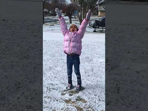 Cute girls Snowfall fun 🤩 #shorts#trending