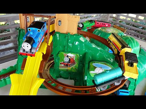 Thomas the Tank Engine☆Played on the Plarail Double Mountain Tunnel Course!