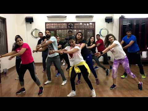 MAIN TERA BOYFRIEND | RAABTA | ZUMBA FITNESS | BOLLYWOOD DANCE FITNESS | ZIN MANISHA