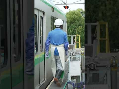 Tokyo Metro cleans its trains every 15 days. #clean #Tokyo #trains