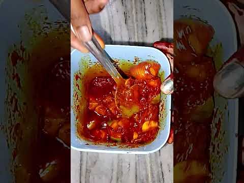 ఆంధ్ర స్టైల్ ఆవకాయ నిల్వ పచ్చడి 🥭#mangopicklerecipe #shortvideo @AndhraTalkies369