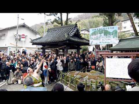 ― 吉備津神社 「三味線餅つき」 「矢立の神事」 ―