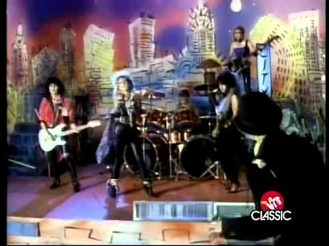 Girlschool - Running Wild (hq)