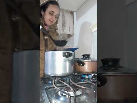 Da uma cozida no feijão e ainda al dente você acresenta os legumes e deixa cozinhar tudo junto. ❤️