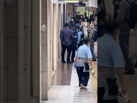 警察　警察官　女性警察官によるボディータッチ？ではなく職質だ！#policeman #police #警察官 #警察24時 #shortvideo #japan かっこいい#イケメン #緊急出動