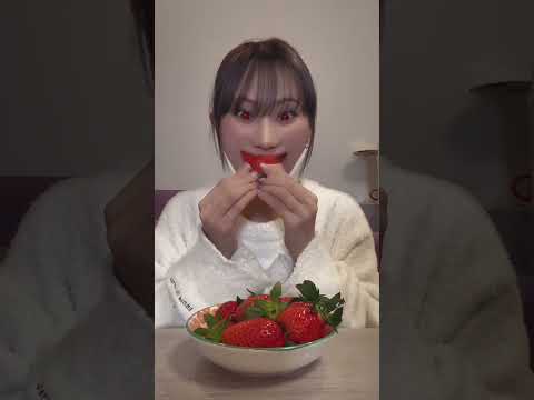 この女の食べるところを見てはいけない