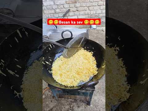 Dekhiae besan ka sev kaise banta hai 😋😋so tasty 😋 #testy #shorts #viralvideo #shorts #youtubeshorts