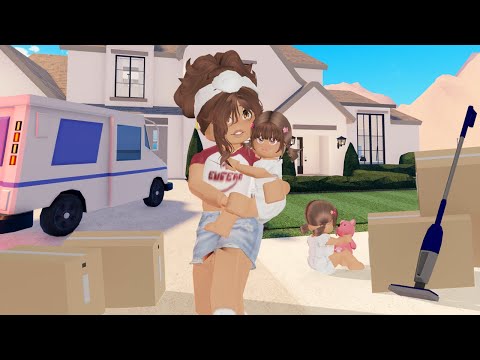 MOVING INTO OUR NEW HOUSE on Berry Avenue | Roblox Family Roleplay