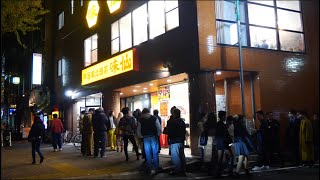 Blast flame! Explosion speed! The kitchen of a queuing Chinese restaurant is like a sport!